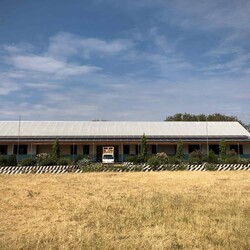80 zonnepanelen op het administratieve gebouw van de Secundaire meisjesschool